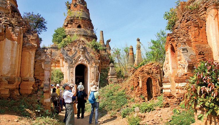 Wmyq-myanmar-walking